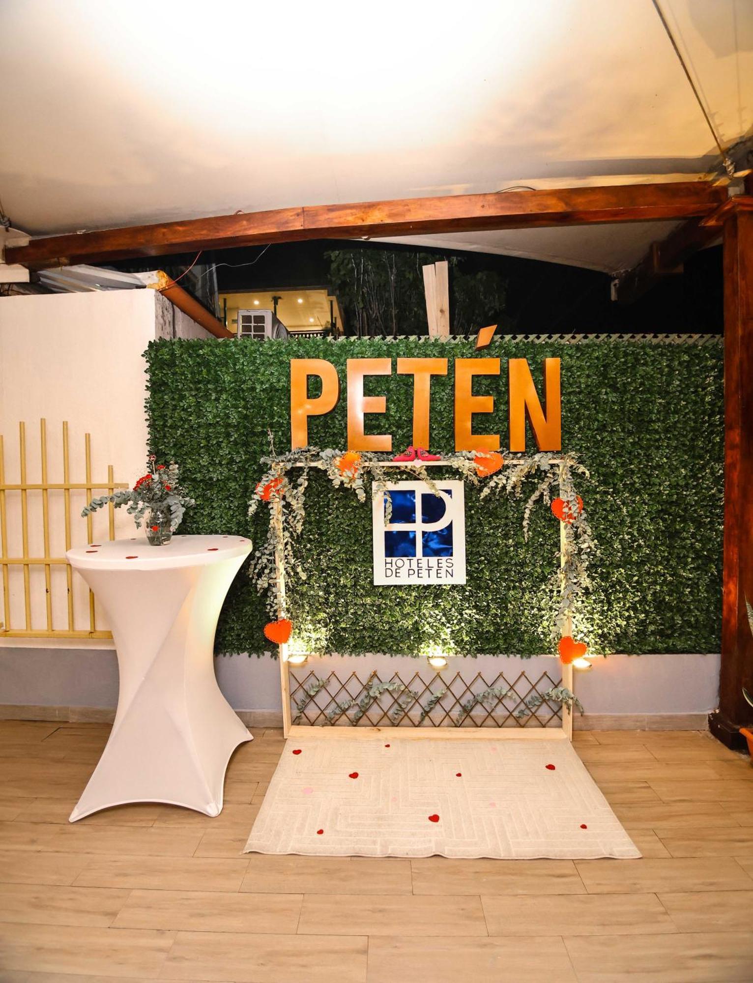 Hotel Peten Flores Exterior foto